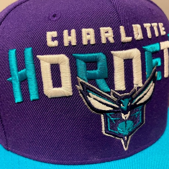Mitchell & Ness Charlotte Hornets SnapBack hat - Picture 5 of 5